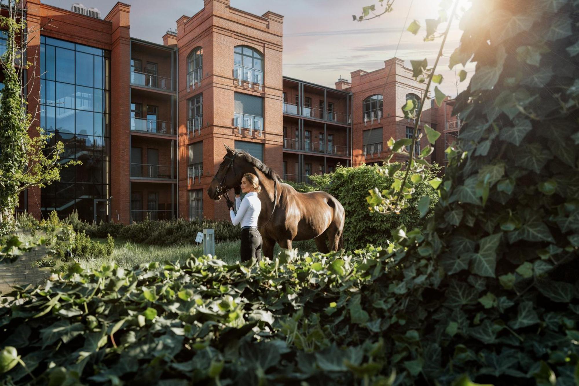 سيتي بارك هوتيل آند ريزيدنس بوزنان المظهر الخارجي الصورة Residential complex in the village of Zelenograd